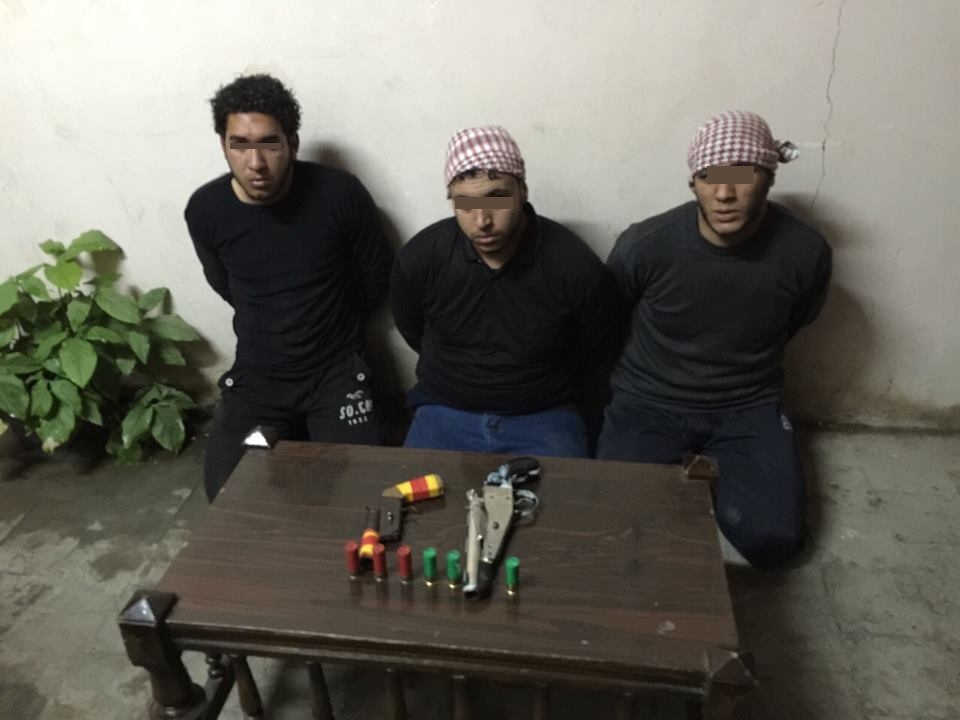 شاهد | أمن الشرقية : ضبط 3 إخوان بحوزتهم فردى خرطوش بالقرين 1 أمن الشرقية ضبط 3 إخوان بحوزتهم فردى خرطوش بالقرين