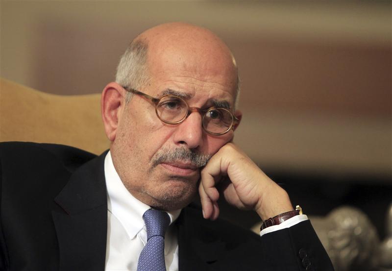 البرادعى : «ما تحتاجه مصر هو العدالة الانتقالية والتقارب الشامل بين جميع الأطراف» 1 National reformist campaigner, and previous leader of the International Atomic Energy Agency, Mohamed El-Baradei speaks during an interview in his Cairo home