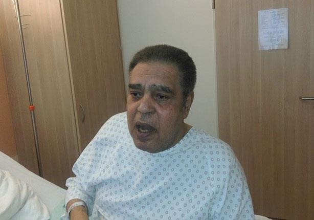 شاهد : سامي العدل يعود للقاهرة بعد إجراء جراحة ناجحة بألمانيا 8 2014_11_27_4_13_42_119