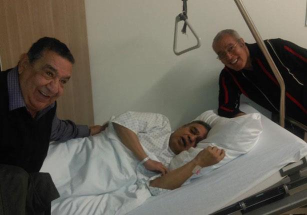 شاهد : سامي العدل يعود للقاهرة بعد إجراء جراحة ناجحة بألمانيا 2 2014_11_27_4_13_45_213