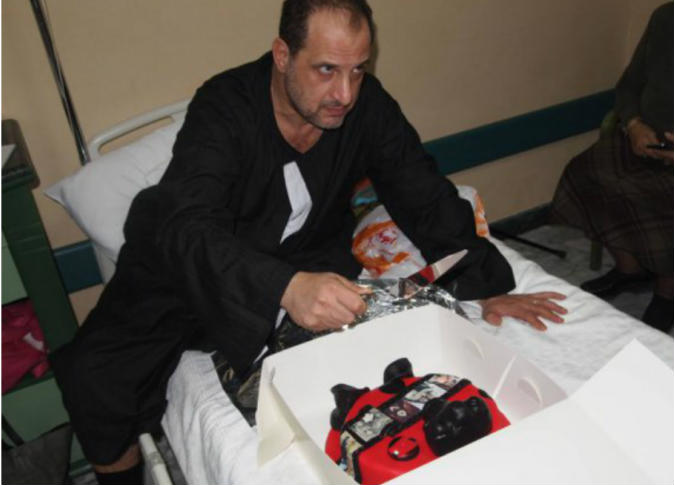 الفنان خالد الصاوي يحتفل بعيد ميلاده الـ51 بالمستشفى 1 278117_0