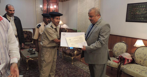 بالصور .. مدير أمن الشرقية يُكرم ضباط وأفراد شرطة لآدائهم المتميز بالعمل 1 8