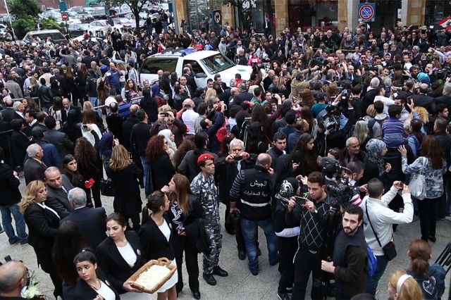 بالصور .. فنانون يصلون بيروت لحضور تشييع جنازة الفنانة «صباح» 13 Amr-Saad-Teaserss