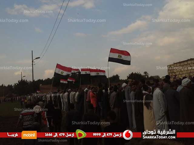 شاهد : جنازة عسكرية لشهيد الشرطة بالأمن الوطنى بمنيا القمح 3 تشيع جثمان شهيد الشرطة بالأمن الوطنى بمنيا القمح (3)