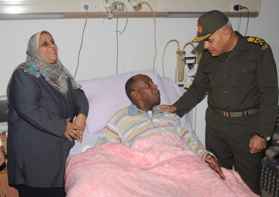 بالصور .. وزير الدفاع يزور مصابى القوات المسلحة :«مصر ستبقى صامدة فى مواجهة كافة التحديات» 1 وزير-الدفاع-يزور-مصابى-القوات-المسلحة-بمستشفى-المعادى-العسكرى2
