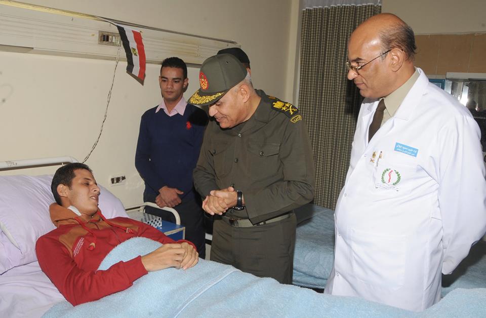 بالصور .. وزير الدفاع يزور مصابى القوات المسلحة :«مصر ستبقى صامدة فى مواجهة كافة التحديات» 2 وزير-الدفاع-يزور-مصابى-القوات-المسلحة-بمستشفى-المعادى-العسكرى4
