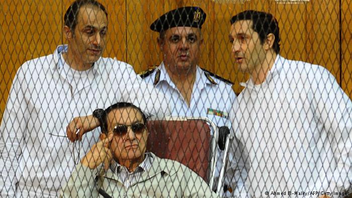 شقيق أحد شهداء «25 يناير» يتنازل عن جنسيته لشعوره بالظلم بعد براه مبارك 1 017310367 303001