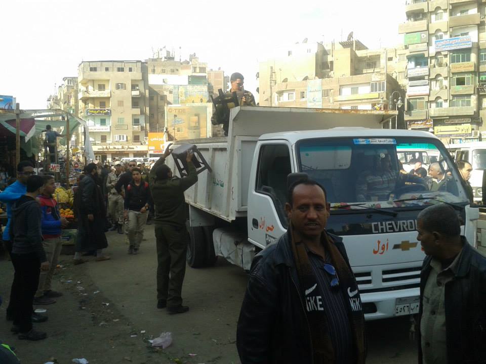 بالصور : حملة مكبرة لإزالة الإشغالات بشوارع الزقازيق 1 10400022_618534938273865_4708299504057926988_n