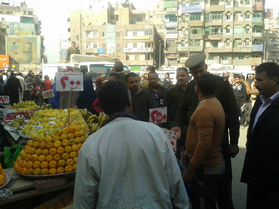 بالصور : حملة مكبرة لإزالة الإشغالات بشوارع الزقازيق 2 11378_618534818273877_1407794746746920189_n