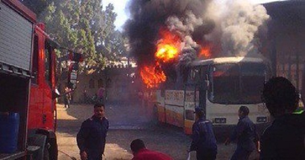 مجهولون يشعلون النيران بأتوبيس تابع لشرق الدلتا وإحباط حرق آخر بالعاشر من رمضان 1 12201410114353