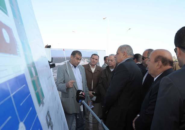 بالصور .. محلب: انفاق ملياري جنيه على مشروع محطة مياه العاشر 2 1