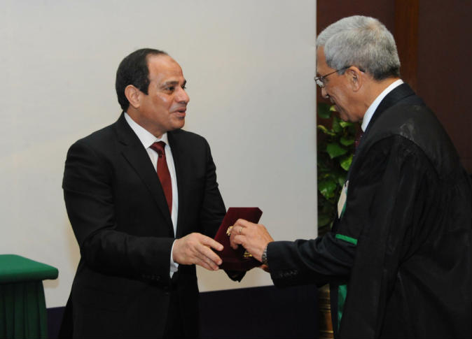 بالصور .. السيسي للشعب : تحلّوا بالثقة والأمل فنحن على الطريق الصحيح 2 283666_0