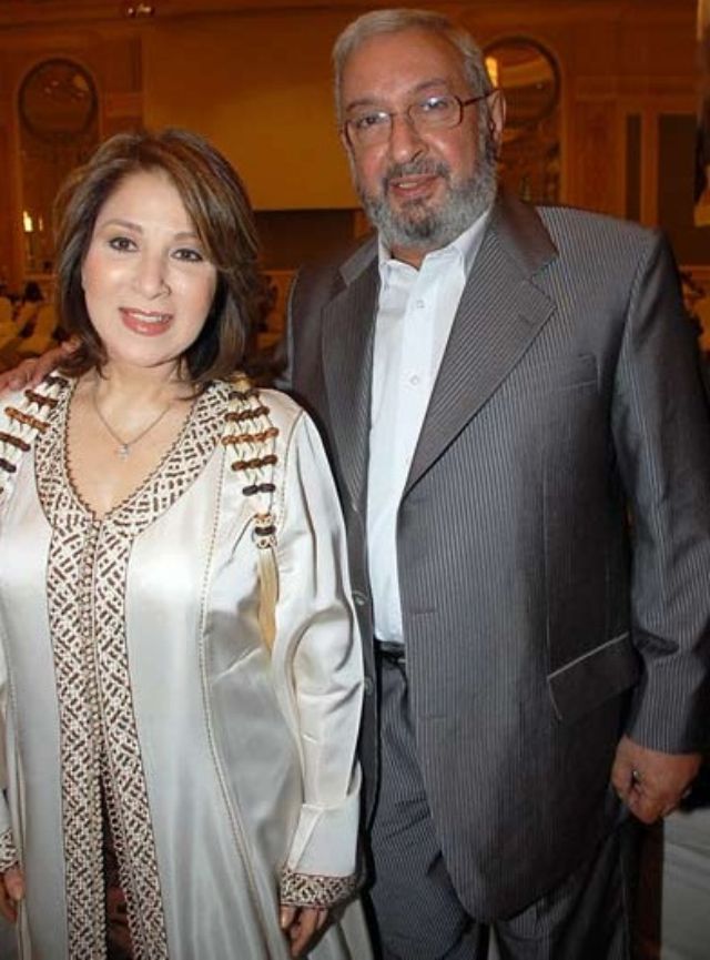 بالصور .. الفنان نور الشريف وبوسي يحتفلان بخطوبة ابنتهما 4 3368266445658