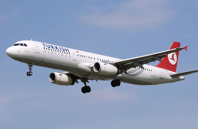 هبوط اضطرارى لطائرة تركية بمطار القاهرة الدولى لسوء الأحوال الجوية 1 800px-Turkish.a321-200.tc-jre.arp_