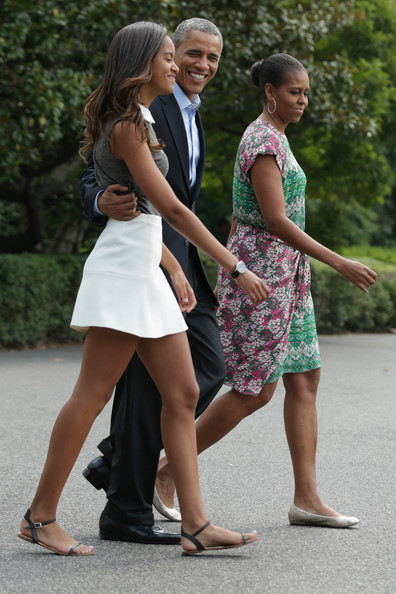 بالصور .. حقيقة حمل ابنة أوباما ذات الـ16 عاما بعد إثارتها للجدل حول العالم 9 Malia+Obama+Barack+Obama+Departs+White+House+I_pph8Qz8lpl
