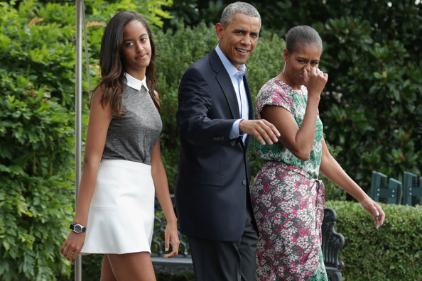 بالصور .. حقيقة حمل ابنة أوباما ذات الـ16 عاما بعد إثارتها للجدل حول العالم 10 Malia+Obama+Barack+Obama+Departs+White+House+ZJshmnVqU7nl