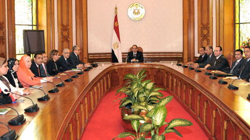 بالصور .. السيسي: «مدرسة للمتفوقين علمياً في كل محافظة .. ومضاعفة منح الدراسة في الجامعات العالمية» 4 download