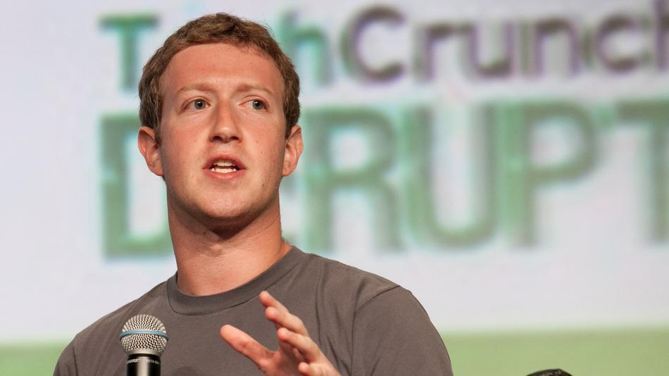 مارك: «فيسبوك يفكر في زر يعبر عن عدم الرضا» 1 mark-zuckerberg-conference