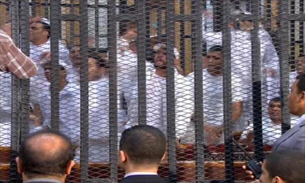 متهمو مذبحة بورسعيد لأهالي الشهداء: «اديكوا شفتوا بنفسكم .. مش احنا اللي قتلنا عيالكم» 1 ss_L_2012417111457_s4