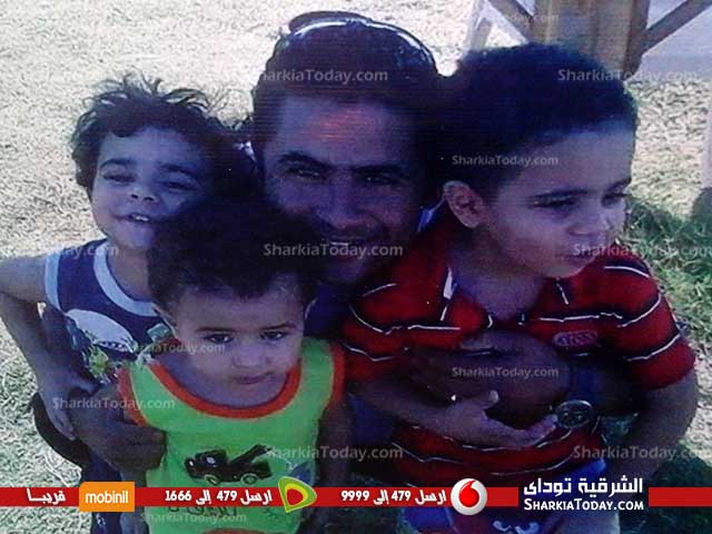 شاهد : وقفة صامتة في الذكرى الأولى للشهيد النقيب «أحمد وحيد» بالزقازيق 5 أهالى الزقازيق يحيون الذكرى الأولى للشهيد النقيب أحمد وحيد (4)
