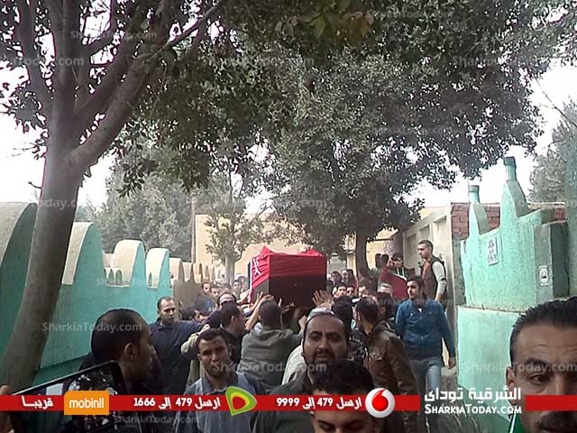 تشييع جنازة «إبراهيم علي» بمسقط رأسه بقرية شيبة بالزقازيق بعد سقوط طائرته في أحدالمهام التدريبية 1 تشييع جنازة «إبراهيم علي» بمسقط رأسه بقرية شيبة بالزقازيق بعد سقوط طائرته في أحدالمهام التدريبية (2)