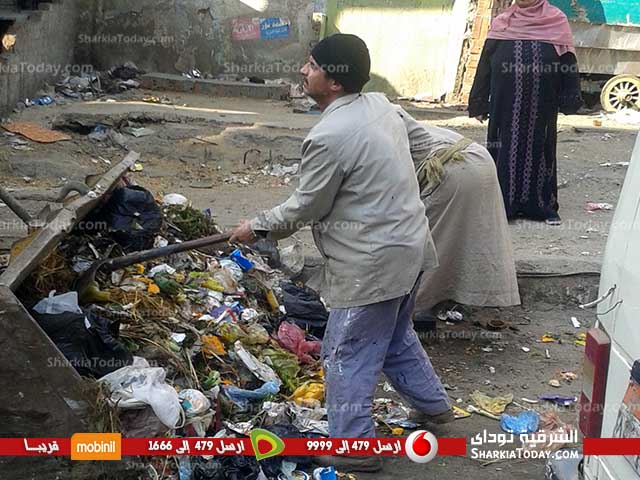رفع القمامة من اسفل كوبري ابو عميرة بالزقازيق 1 رفع القمامة من اسفل كوبري ابو عميرة بالزقازيق (1)