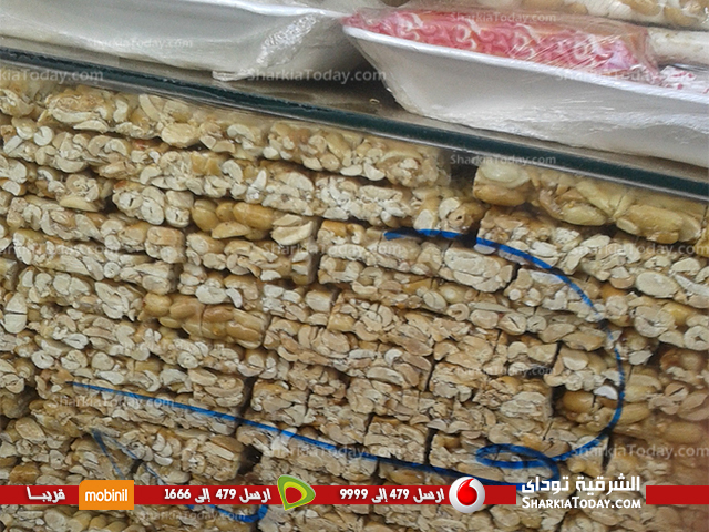 بالصور : حلاوة المولد تغزو شوارع أبوحماد .. والمواطنون يشكون ارتفاع الاسعار 3 مولد