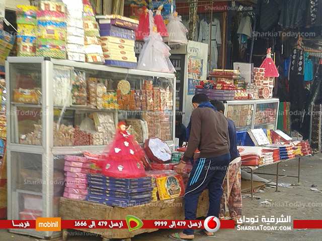 بالصور : حلاوة المولد تغزو شوارع أبوحماد .. والمواطنون يشكون ارتفاع الاسعار 1 مولد1
