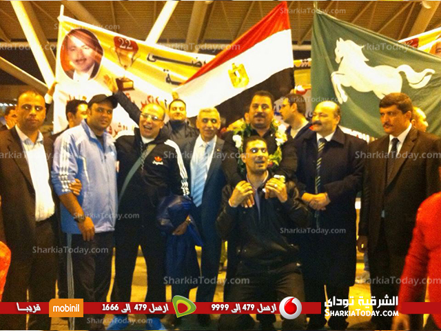 بالصور : رئيس نادى الشرقية والجماهير تستقبل بطل هوكى 3 هوكي2