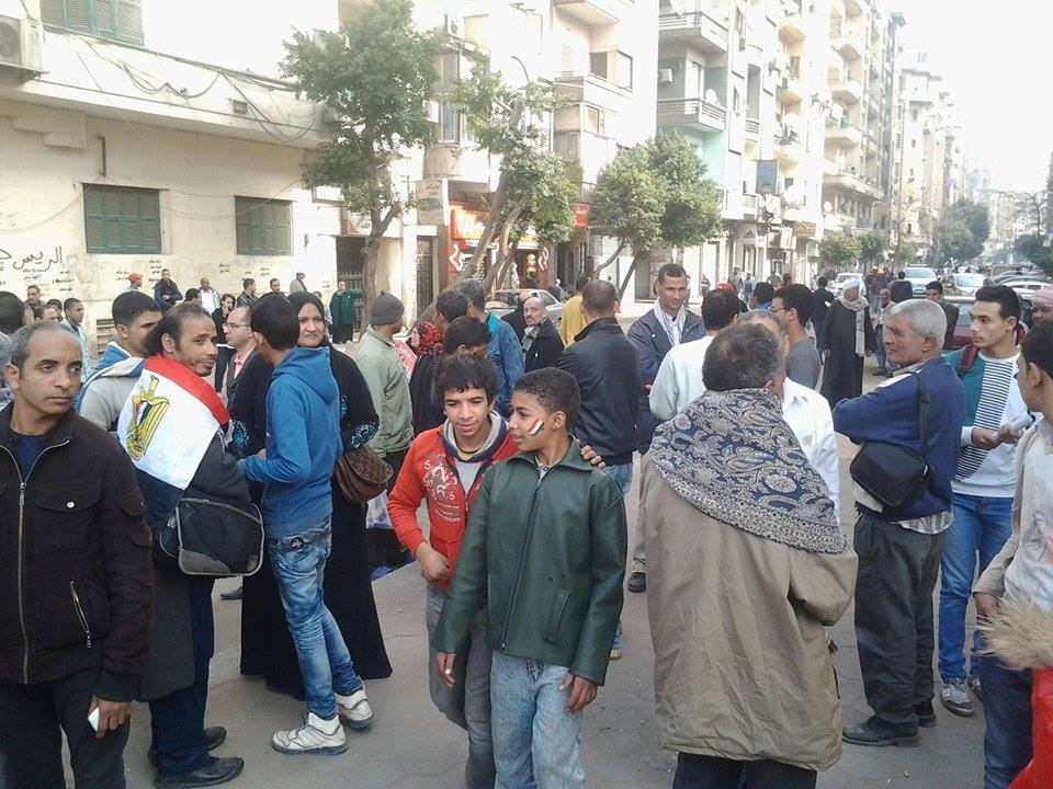 بالصور .. وقفة مؤيدة للرئيس السيسي بعبد المنعم رياض .. والشرطة تأمرهم بإخلاء الميدان 3 وقفة-لمؤيدي-السيسى-بميدان-عبدالمنعم-رياض2
