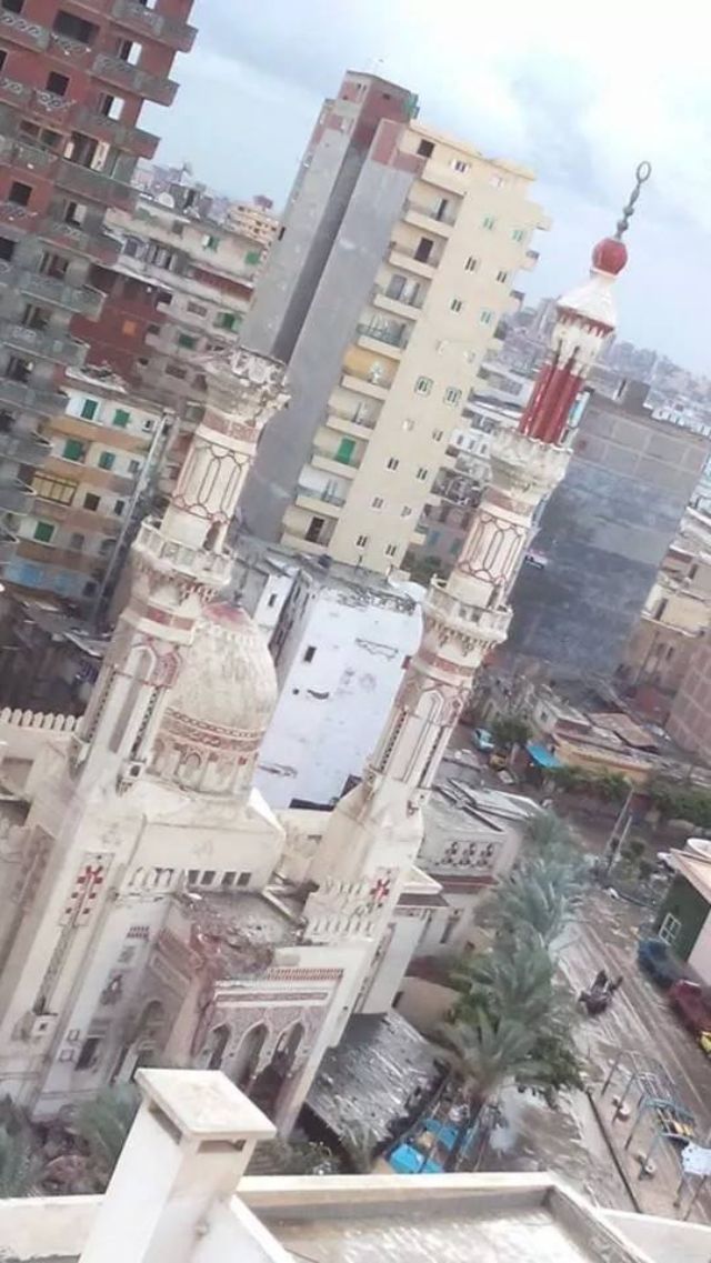 بالصور .. انهيار كافيه ولوحة إعلانات و سقوط مئذنه مسجد بالإسكندرية 2 10277700_937953112884062_5400539551573823981_n