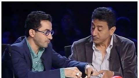 أحمد حلمي يأكل بيتزا في مسرح Arabs Got Talent 1 10670158_948734968492594_6478039150105230262_n
