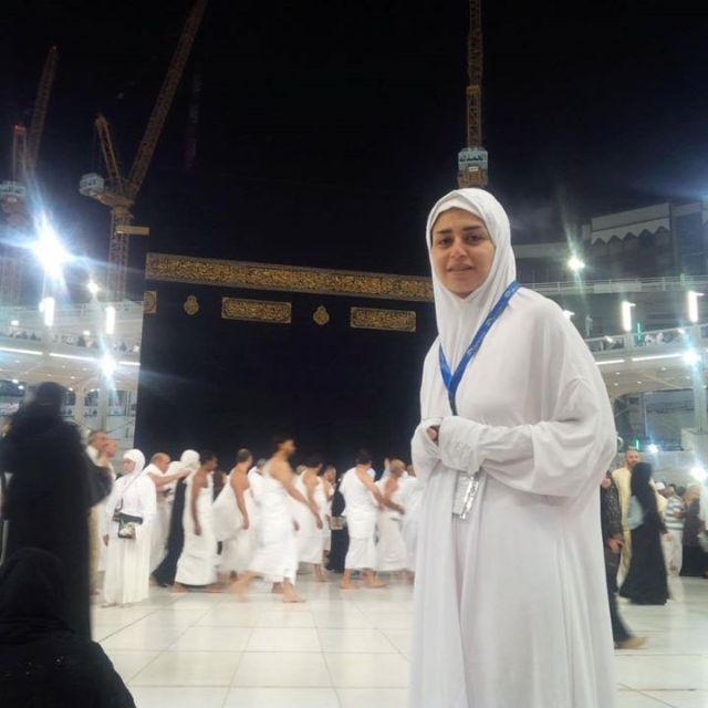 منة فضالي تنشر صورة لها أمام الكعبة 2 10926456_319135028286163_427267937243093475_n