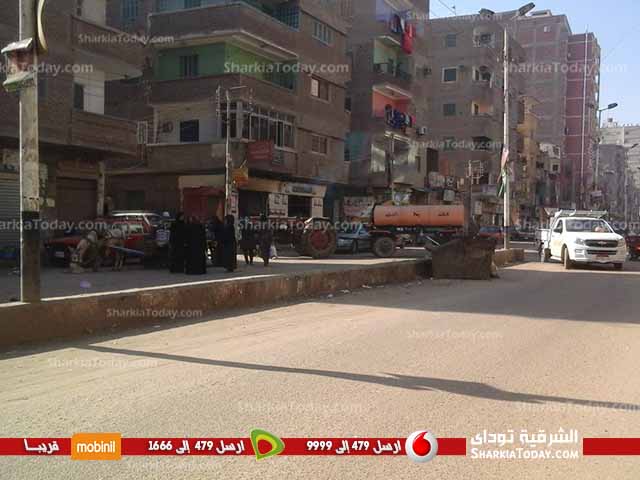 شاهد .. رئيس حي أول يشرف علي رصف وترميم شارع فاروق بالزقازيق 1 111