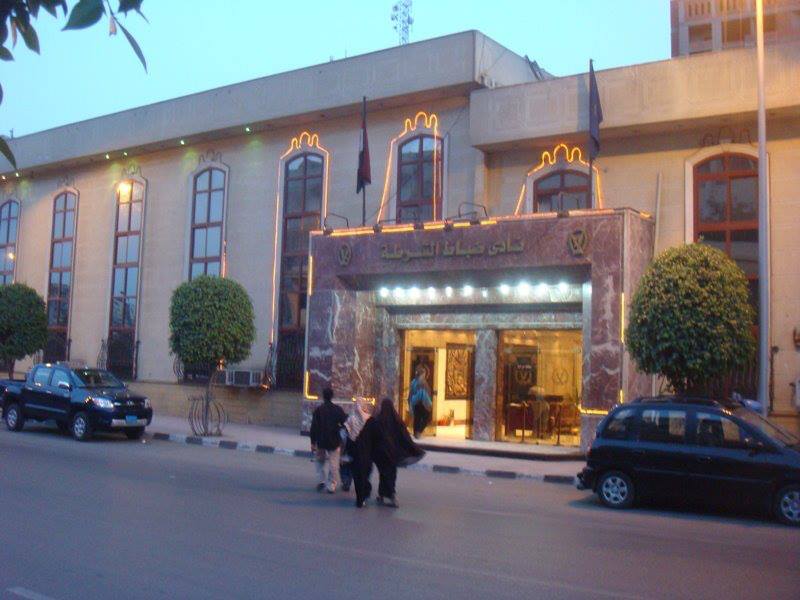 إحالة المتهمين بإقتحام نادي الشرطة بالزقازيق للمحاكمات العسكرية 1 1170664_515443335193164_870539712_n
