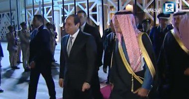شاهد بالفيديو | زيارة السيسي لخادم الحرمين للاطمئنان علي صحته 1 1201519232636