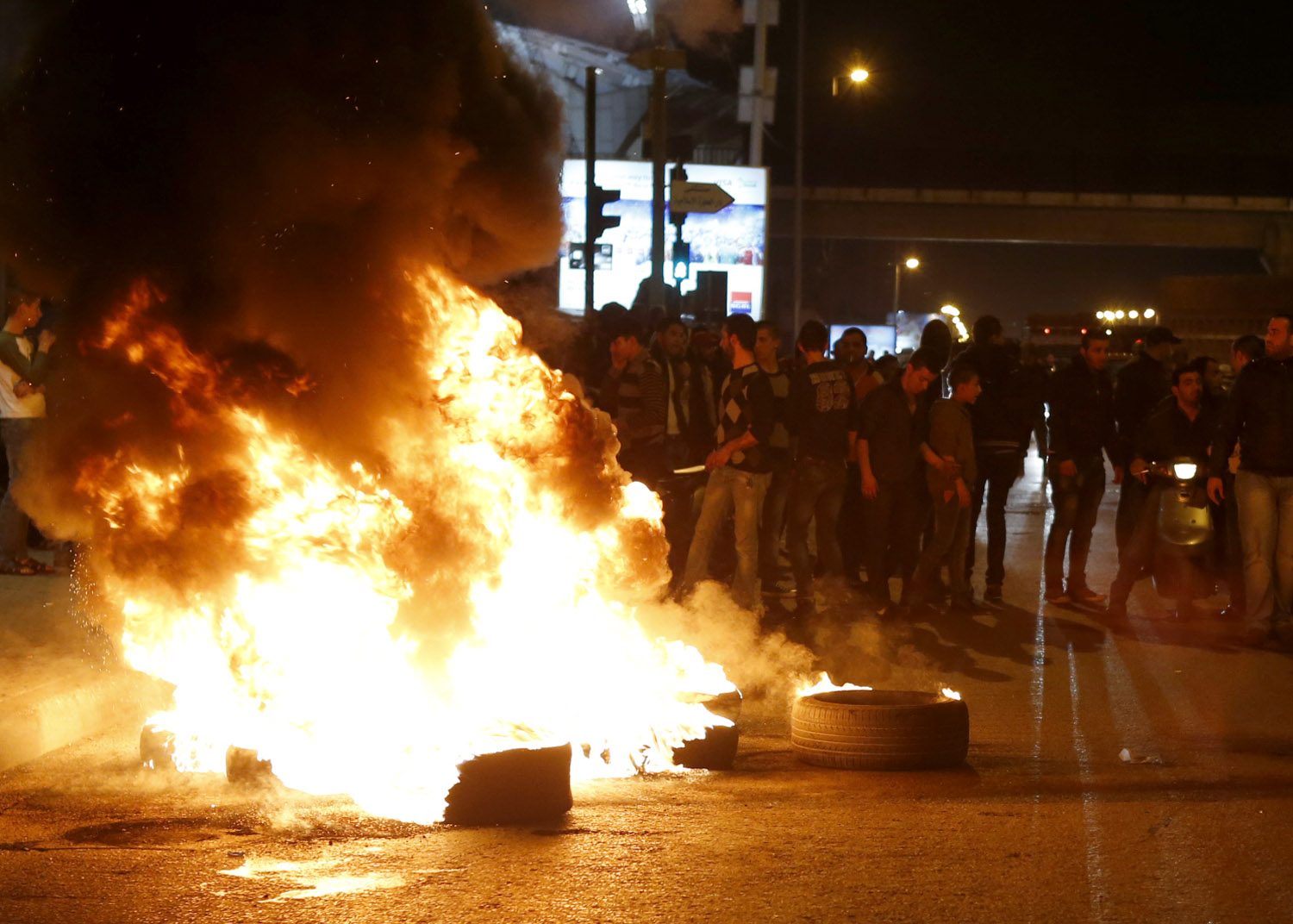 قطع الطريق و الانفجارات والرصاص حي حصيلة الذكرى الرابعة لثورة 25 يناير بالشرقية 5 140318090402938