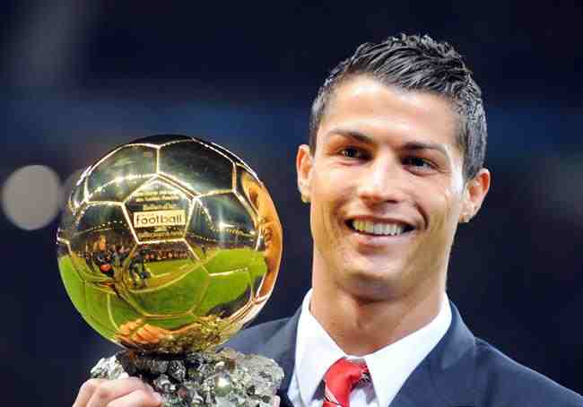 شاهد بالفيديو : فوز كريستيانو رونالدو بجائزة أفضل لاعب في العالم لــ عام 2014 1 201411520327160734_19