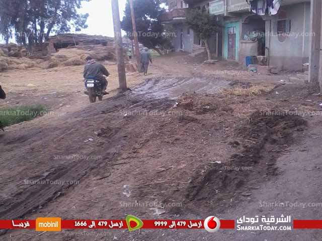 استغاثة أهالي كفر التميمي من الطريق المؤدى للكفر التابع لقرية شنبارة الميمونة بالزقازيق 3 3
