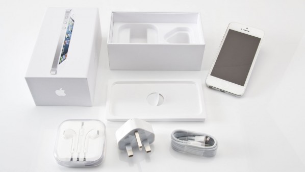 أشياء يجب التحقق منها عند شراء هاتف آيفون مستعمل 1 iPhone5_un-boxing_MG_3098-598x337