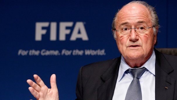 رئيس الفيفا : «فسدت حفلة كرة القدم في إفريقيا بسبب الأخبار المحزنة من مصر» 1 رئيس الفيفا