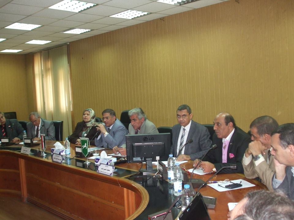 الصحة بالشرقية : تدريب 100 رائدة ريفية لمواجهة انفلونزا الطيور 1 10962056_888966571148384_1533049055_n