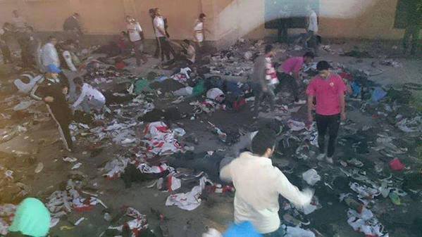 صفحة الوايت نايتس تعلن الحداد بصورة سوداء مع ارتفاع لعدد القتلي في مواجهة الأمن 1 10979296_434087243410467_1607756662_n