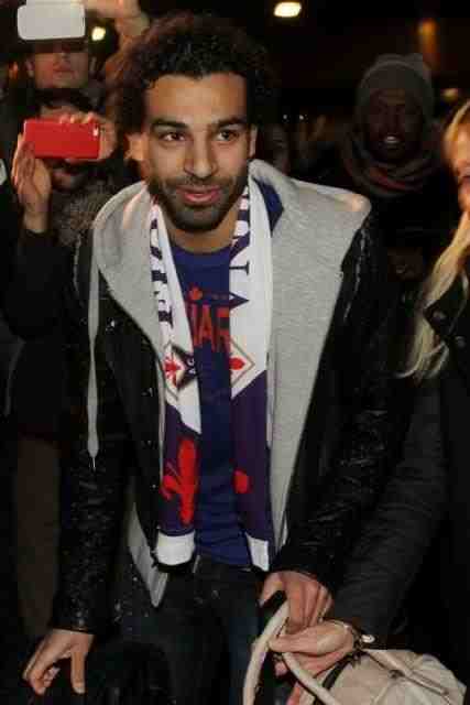 شاهد | محمد صلاح يصل نادي فيورنتينا الإيطالي 2 2015_2_4_21_56_49_58