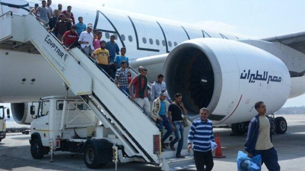 وصول 959 مصرياً عائداً من ليبيا عبر تونس إلى مطار القاهرة 1 927