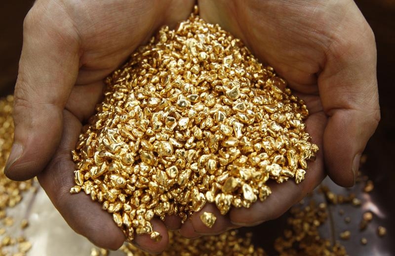 شاهد.. تكلفة علاج مريض السرطان بحبيبات الذهب لا تتعدى 7 جنيهات 1 gold_1