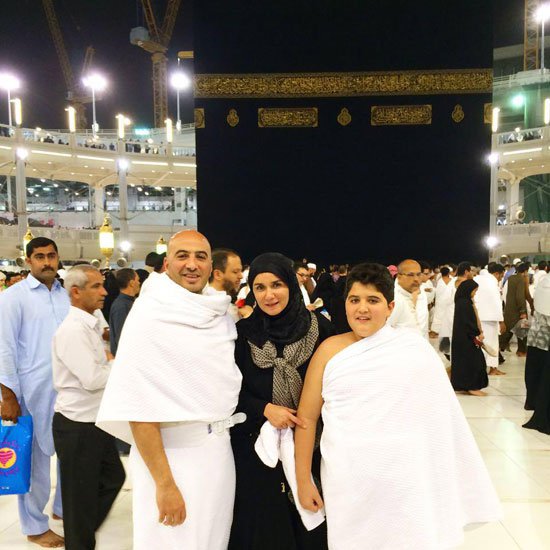 بالصور .. غادة عادل و مجدى الهوارى وابنهما يؤدون مناسك العمرة 2 urhgiufdsds