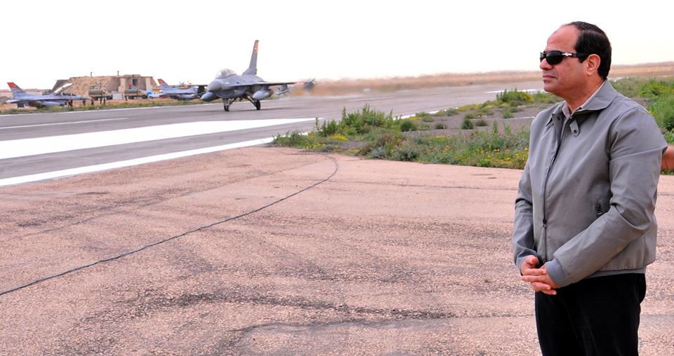 السيسي يتفقد إحدى القواعد الجوية بنطاق المنطقة الغربية العسكرية (4)