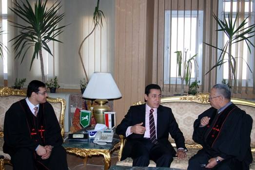 شاهد : محافظ الشرقية يستقبل راعي الطائفة الإنجيلية بالزقازيق 1 محافظ الشرقية يستقبل راعي الطائفة الإنجيلية بالزقازيق (1)