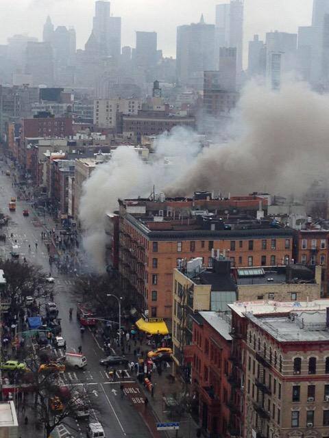 اصابة أكثر من 30 شخص فى حريق هائل ب‏نيويورك‬  (2)